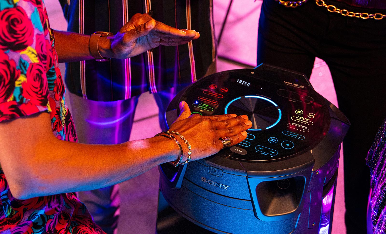 سیستم صوتی سونی V73D دارای حالت Taiko می باشد